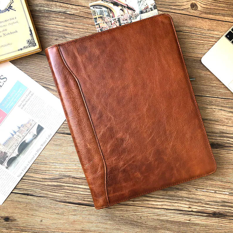 Artist Portfolio Case vs Digital Showcase: Which Do Clients Prefer?