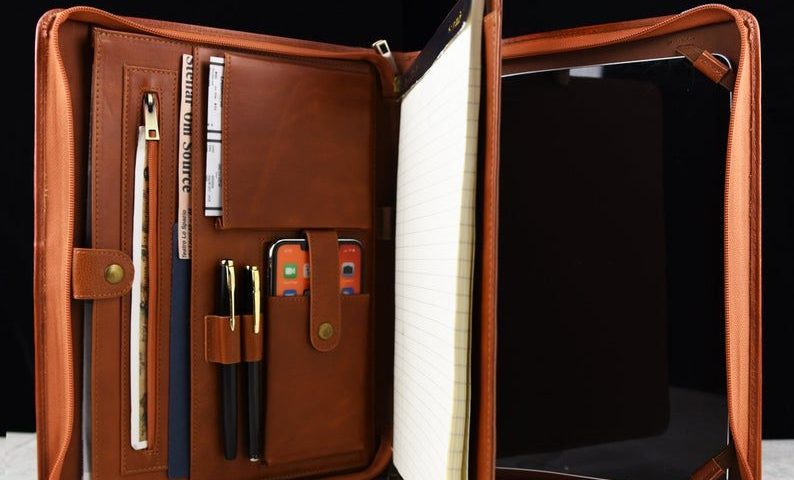 Photo by pinterest.com - Presentation Book vs Loose Prints in a Portfolio Box: Which Is Best?